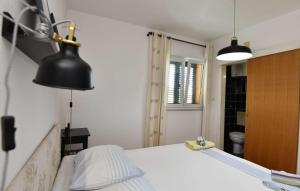 Postel nebo postele na pokoji v ubytování Apartman Marina - Makarska by Villas Guide