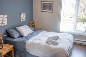 Postel nebo postele na pokoji v ubytování Condo at Massif du Sud - Condo Thibault 117