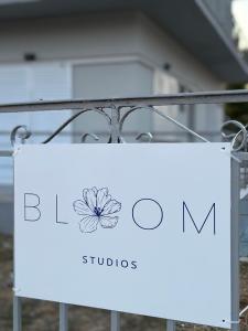 Foto dalla galleria di BLOOM Studios a Achillion Magnisia