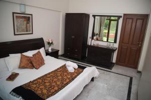 Um quarto em Hermitage Suites Koregaon Park