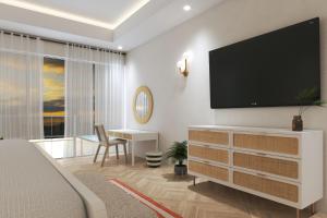 TV a/nebo společenská místnost v ubytování Sapphire Sands by Bay Gardens Resorts