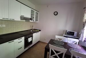 Η κουζίνα ή μικρή κουζίνα στο Apartmán Viktória 5