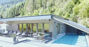 Bazén v ubytování Hotel Höllroah nebo v jeho okolí