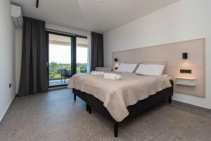 Ένα ή περισσότερα κρεβάτια σε δωμάτιο στο Villa MarEA +44 φωτογραφίες