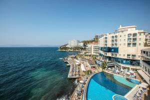 Πισίνα στο ή κοντά στο Charisma De Luxe Hotel