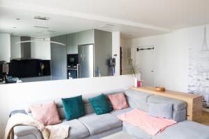 Χώρος καθιστικού στο EXIGEHOME-Luxury apartment 10 minutes from Paris