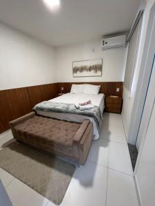 a small bedroom with a bed in a room at Apartamento top bem localizado in Vitória da Conquista
