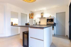 Gallery image of NOUVEAUTÉ ! Magnifique villa de standing avec piscine, entre mer et montagnes, à 3 minutes des plus belles plages de la rive sud in Porticcio