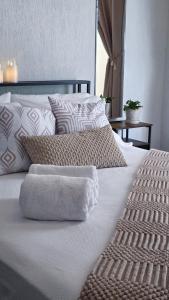 Ένα ή περισσότερα κρεβάτια σε δωμάτιο στο Cozy new apartment 3BR with amazing Pool