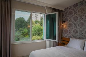 a bedroom with a bed and a window at The MU City Hotel Trabzon in Trabzon