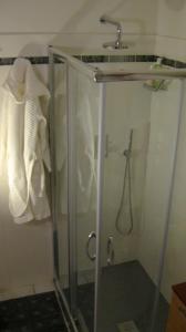 A bathroom at Holiday Home Cannubi in Barolo Még 24 kép