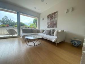 a living room with a couch and a table at Il sogno Forte dei Marmi in Forte dei Marmi