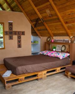 Postel nebo postele na pokoji v ubytování Glamping con Jacuzzi Villeta- Combina exclusividad y naturaleza