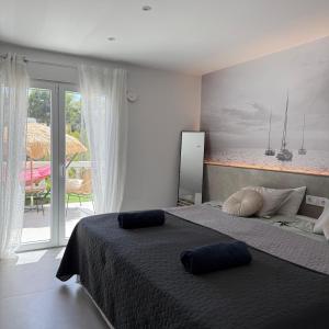 a bedroom with a bed with two pillows on it at Casa Montebello in Cautivador