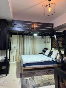 a bedroom with a black bunk bed with a rug at Tagaytay Staycation with Great Location in Tagaytay