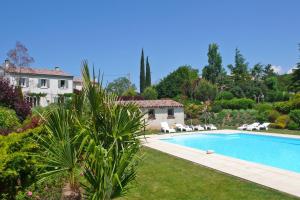 Πισίνα στο ή κοντά στο Gites Les Cerisiers 2