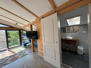 a room with a white door and a tv and a room at Vila Eruga- Apartament 3 in Poiana Mărului