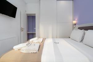 Ένα ή περισσότερα κρεβάτια σε δωμάτιο στο Violetta Apartment - Hellenic Apartments Avlona
