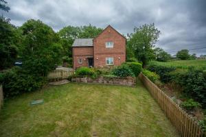 an aerial view of a brick house with a yard at Sandstone 34 in Chester