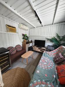 Foto dalla galleria di 復古車露營住宿 a Hong Kong