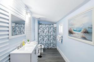 Fotografie z fotogalerie ubytování Historic Elegance in the Heart of Elizabeth City home v destinaci Elizabeth City