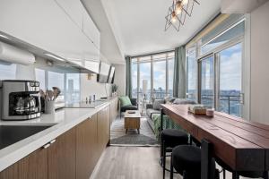 Η κουζίνα ή μικρή κουζίνα στο 1 Bedroom Condo in Downtown