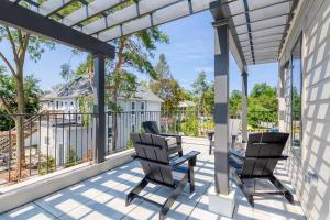 Ảnh trong thư viện ảnh của New Modern 3 Bedroom Townhouse ở Ann Arbor