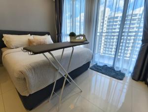 Postel nebo postele na pokoji v ubytování Angsana Mall 10min-Garden View-Studio-C125 + 16 fotografií