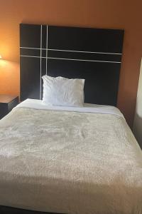 Ένα ή περισσότερα κρεβάτια σε δωμάτιο στο Hotel Inn Columbus