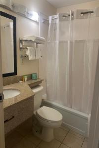 Ένα μπάνιο στο Hotel Inn Columbus