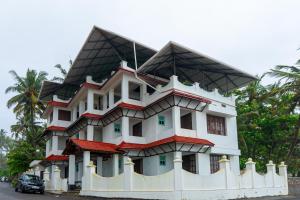Galeriebild der Unterkunft Palm TreeHeritage Beach Resort in Varkala