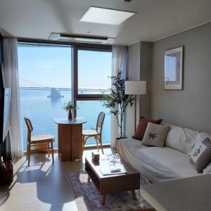 Khu vực ghế ngồi tại Gwangan salt +19 ảnh