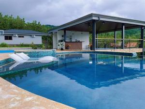 Hồ bơi trong/gần Casa Brisa house in the mountains 15 minutes from the beach +35 ảnh