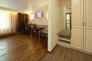 Телевизор и/или развлекательный центр в Apart Hotel Kvartira 1