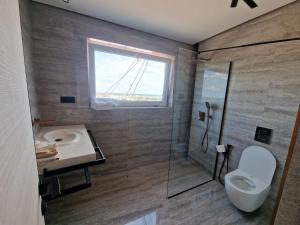 Un baño de Penthouse Apartment Belgrade