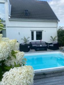 Swimmingpoolen hos eller tæt på Holiday home Båstad, 8 beds