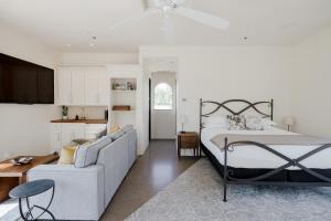 a bedroom with a bed and a couch at Casa Consola in Scottsdale +109 photos