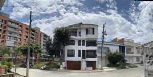 a white house on a street with buildings at Casa Nido Las Mercedes in Palmira