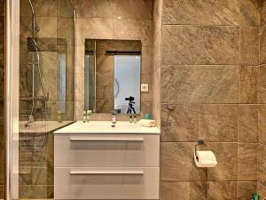 Koupelna v ubytování Studio à Anse Marcel avec Parking et Air Conditionné - FR-1-734-53 + 18 fotografií