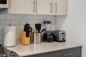a kitchen counter with a blender and a toaster at Chic 4-Bedroom with Skyline Views & Amenities in Chicago