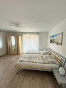 a bedroom with a large bed in a room at Ferienwohnung Luftkurort-Alpenparadies in Grassau