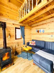 O zonă de relaxare la Miladi Suit Bungalov
