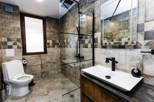 Ένα μπάνιο στο Вила Тих кът +68 φωτογραφίες