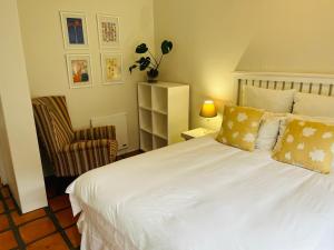 Postel nebo postele na pokoji v ubytování Garden Flatlet in Constantia + 20 fotografií