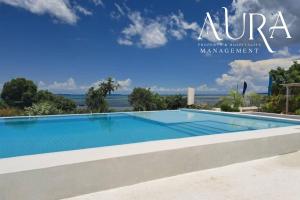 einen Pool in einer Villa mit Meerblick in der Unterkunft Aura Space Apartments & Villas Fumba Town Zanzibar in Dambani