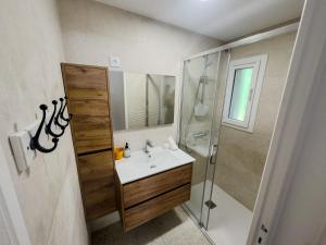 Fotografie z fotogalerie ubytování Le Petit Mèze-T2 avec Terasse v destinaci Meze