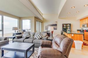a living room with a couch and a table at Romantic Manhattan Beach Sunset #202 in Rockaway Beach