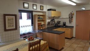Η κουζίνα ή μικρή κουζίνα στο Ferienhaus im Wiesengrund