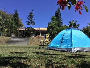 Taman di luar Casa de campo María Isabel