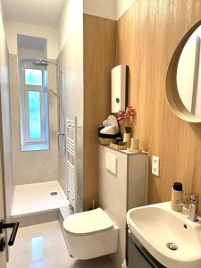 Phòng tắm tại Modern luxury apartment central parking